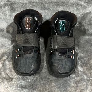 Nike Kyrie VI 6 Shot Clock GS Sz 3.5Y GUC